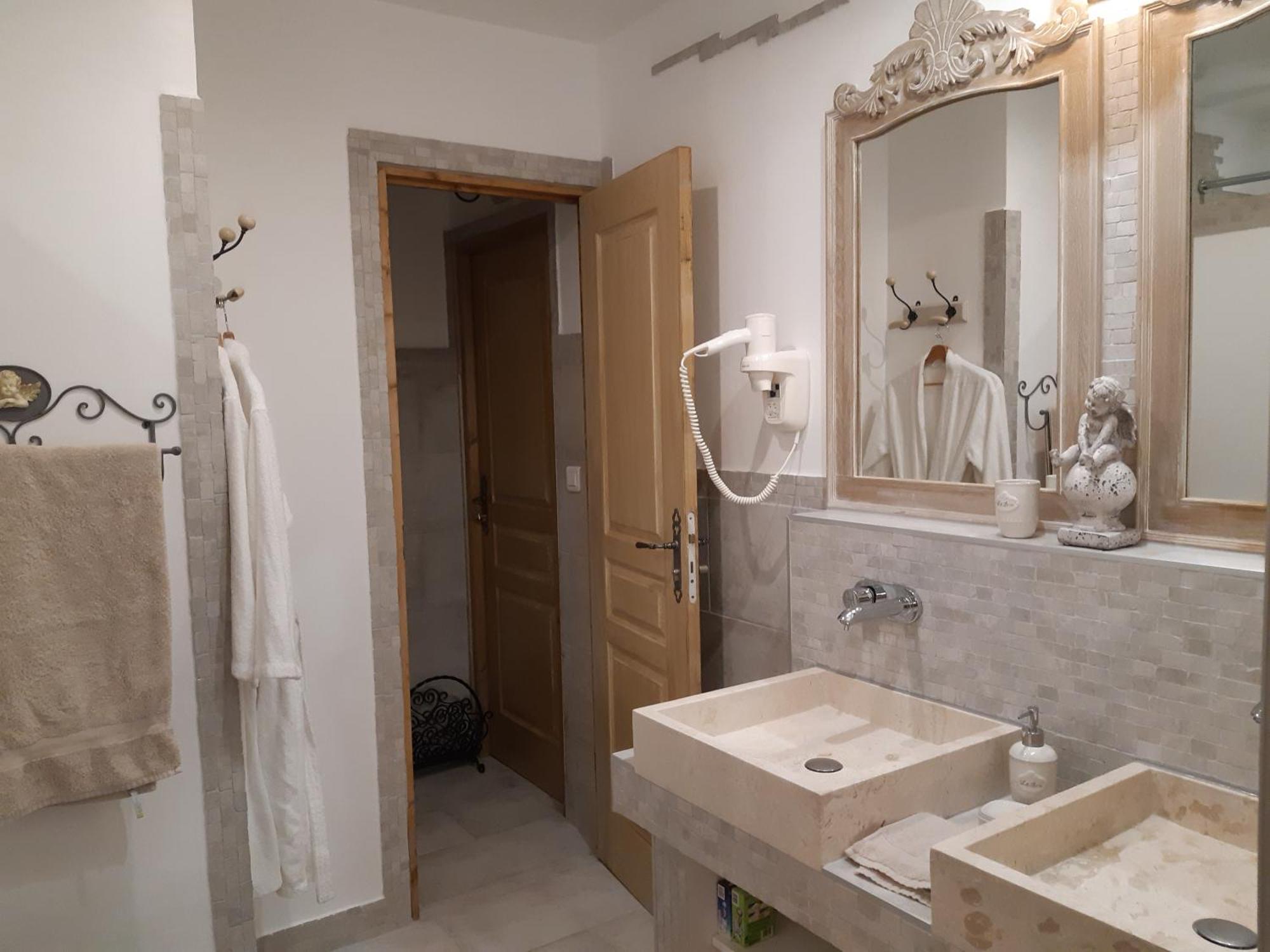 Chambres D'Hotes- Piscine, Spa, Tennis Belcodene Екстериор снимка